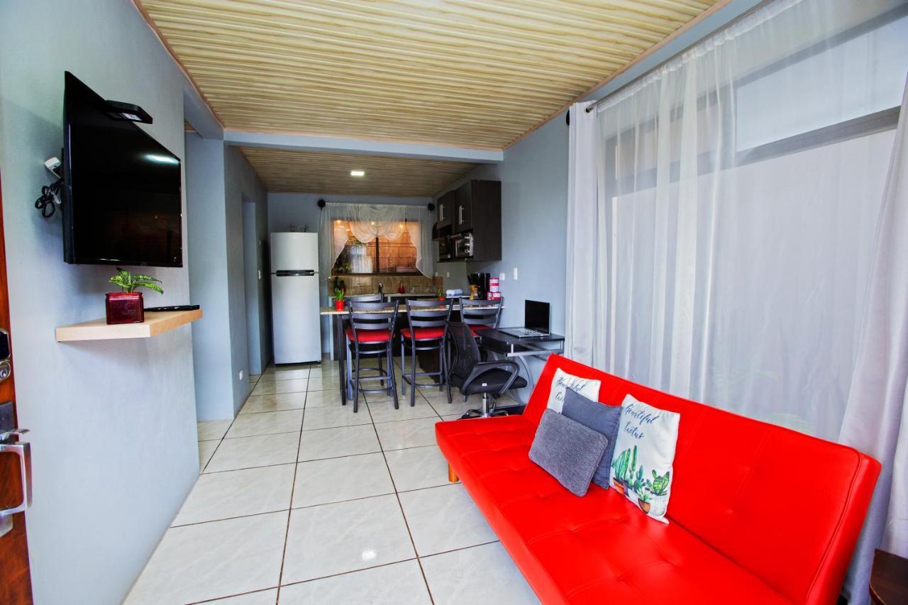 Casa Suculenta ,Monteverde Con Jacuzzi Privado Y Lavanderia Exterior photo